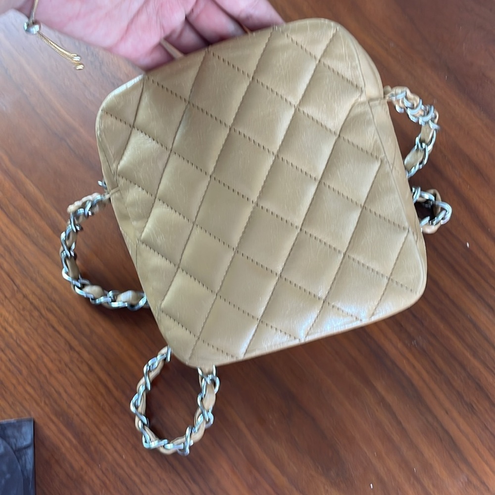 VINTAGE- CHANEL Lambskin Camera Bag - Picture 6 of 13